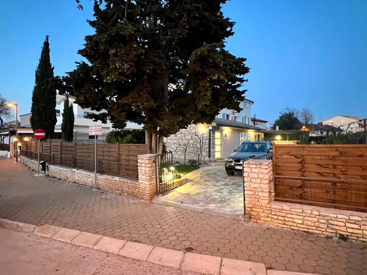 Holiday House "Laurus Garden" With Private Parking Medulin Exterior foto