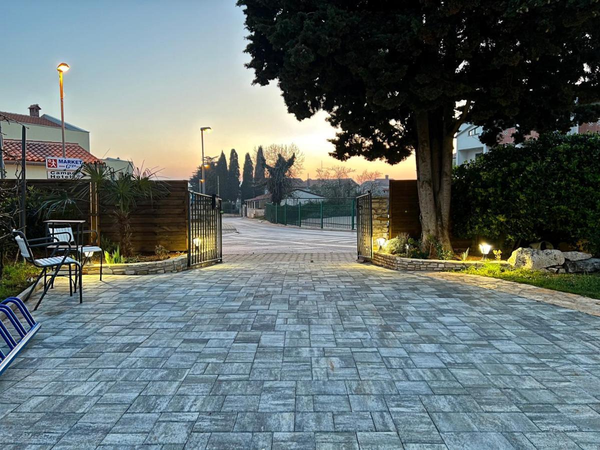 Holiday House "Laurus Garden" With Private Parking Medulin Exterior foto
