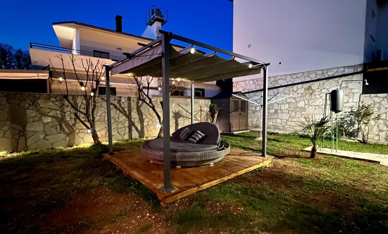 Holiday House "Laurus Garden" With Private Parking Medulin Exterior foto